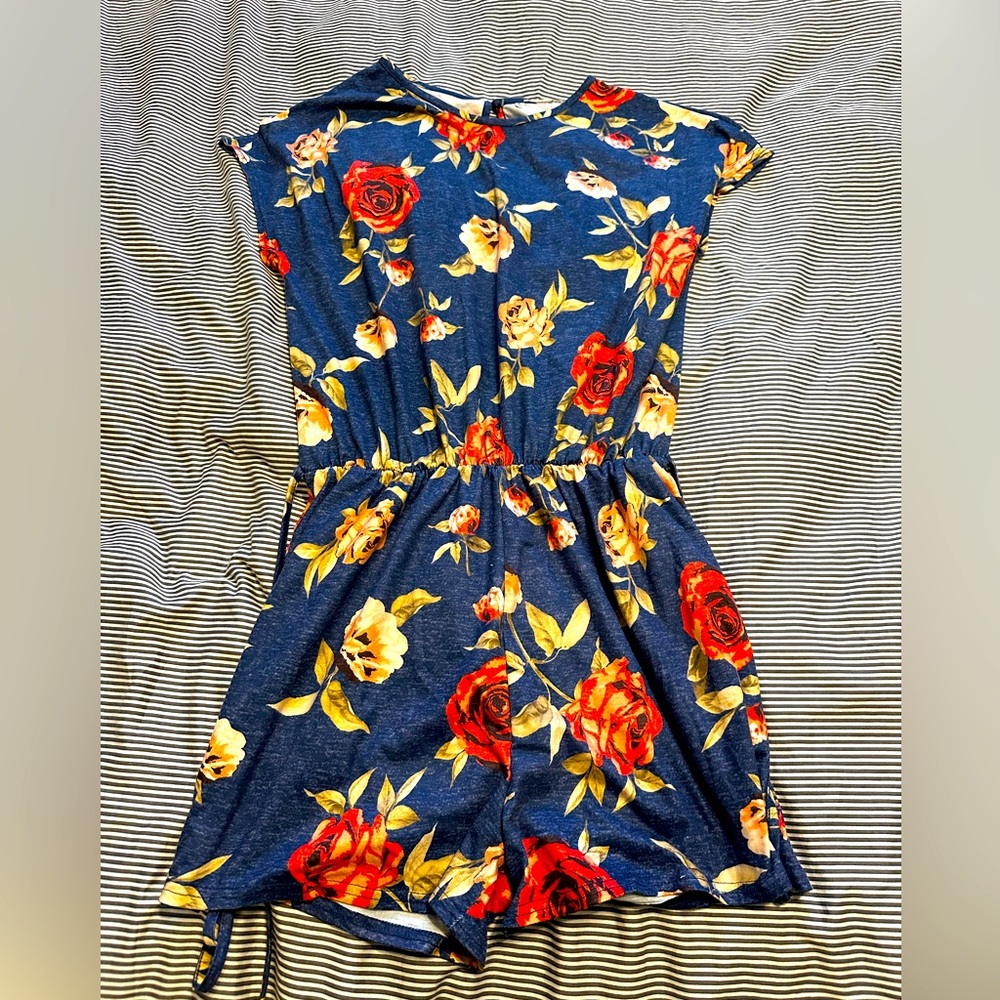 Short sleeve, floral pattern romper